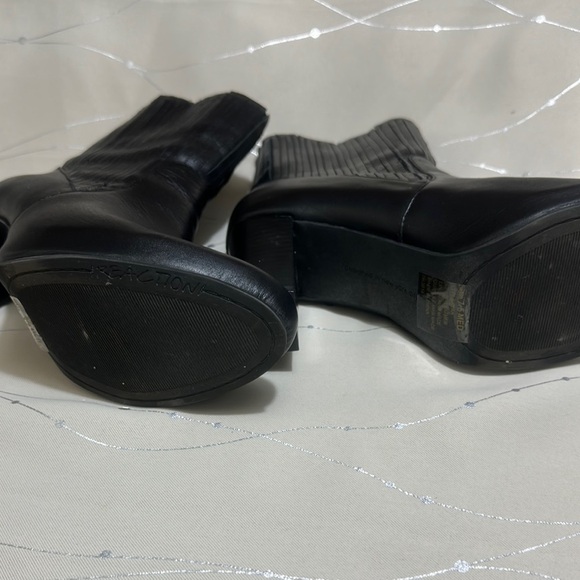 Kenneth Cole Reaction Black Heeled Boots with Textured Design - Picture 4 of 9